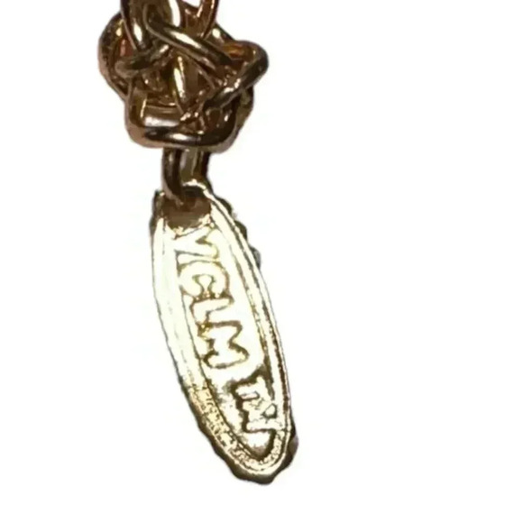 Elegant Gold Triangle Pendant Necklace - Picture 8 of 8